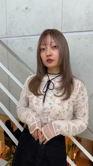 セミロング セナ 抜け感レイヤー職人のヘアスタイル