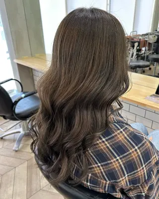 カラー Angelica 内海  遥奈のヘアスタイル