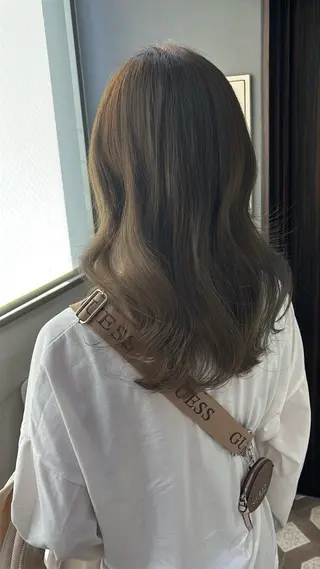 ロング 韓国ヘア/ブリーチ無 しWカラー/オリーブのヘアスタイル