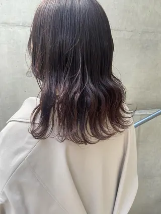 ミディアム なつめ🐶ショート ベージュカラーのヘアスタイル