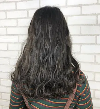 カラー she2.shinjuku所属・takumi Hのヘアスタイル