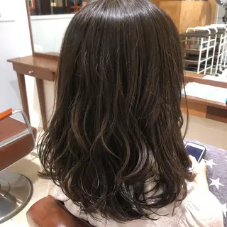 ミディアム ニイムラ ミキのヘアスタイル