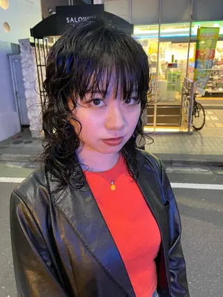 セミロング パーマ スパイラルパーマ 🌐hina⭐️のヘアスタイル