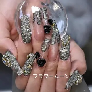 ネイル フラワー ムーンのネイルデザイン