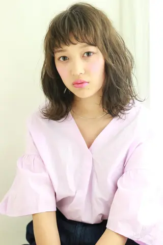 ミディアム 齋藤 咲のヘアスタイル
