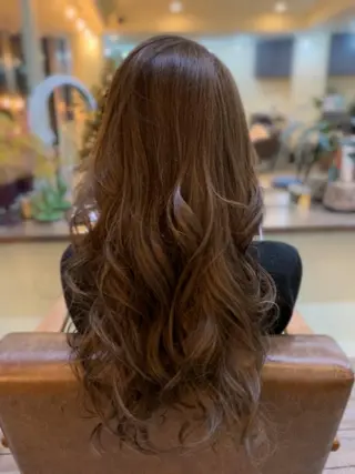 ロング カラー 鶴見 和美のヘアスタイル