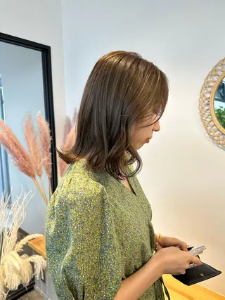 ミディアム カラー yuika .のヘアスタイル