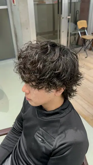 パーマ メンズ fifth原宿 宮部蓮のヘアスタイル