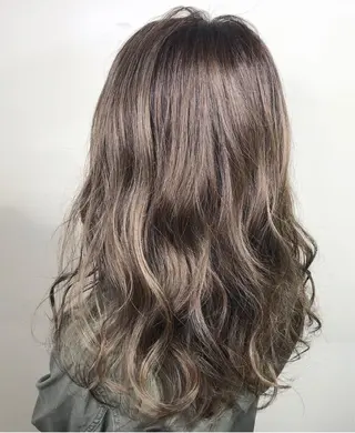 セミロング カラー _WHITE+ 南海難波店のヘアスタイル