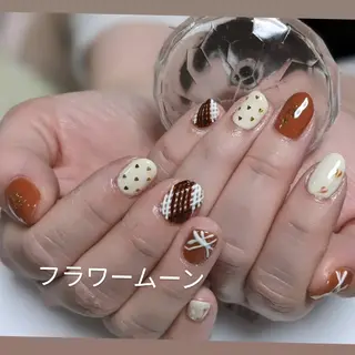 ネイル フラワー ムーンのネイルデザイン