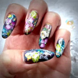 ネイル 柘植 祐子のネイルデザイン