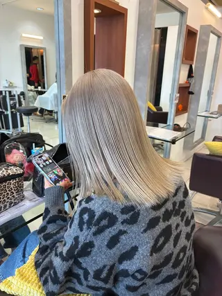 ミディアム カラー カワシマ セイカのヘアスタイル