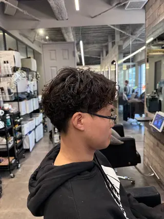 ショート パーマ メンズ 髙橋 翔一のヘアスタイル