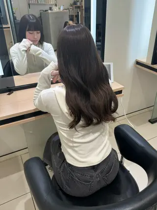 ロング カラー ひなの🫧ベージュ系 艶カラーのヘアスタイル