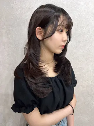 セミロング maya レイヤーカットのヘアスタイル