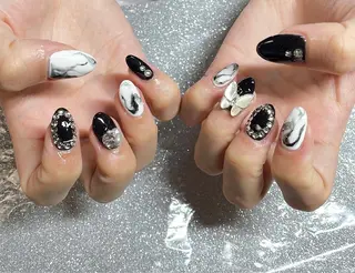 ネイル VIERU 🌈🎀💖のネイルデザイン