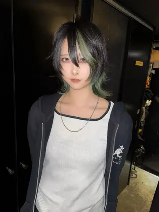 ミディアム bAteAu ブリーチ/エクステのヘアスタイル