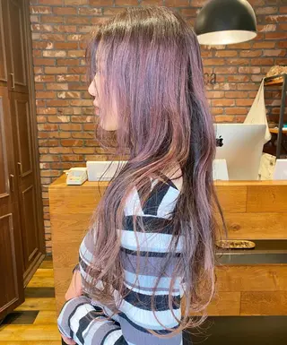 ロング azu ブリーチダブルカラーのヘアスタイル