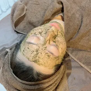 ハーブピーリング/韓国肌管理/フェイシャル/毛穴洗浄/眉毛/顔脱毛【糸脱毛専門】rev所属・ハーブピーリング🌹 毛穴洗浄❤️眉waxのエステ・リラクイメージ