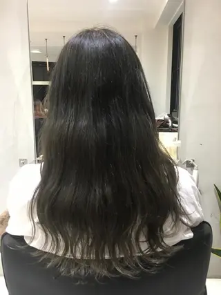 ロング カラー 荒木 依莉亜のヘアスタイル