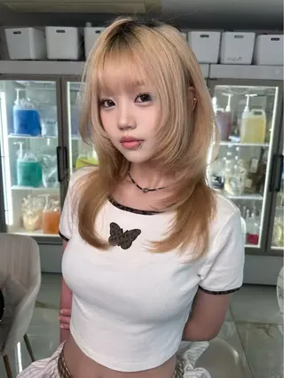 セミロング RiA/レイヤーカッ ト/ハッシュカットのヘアスタイル