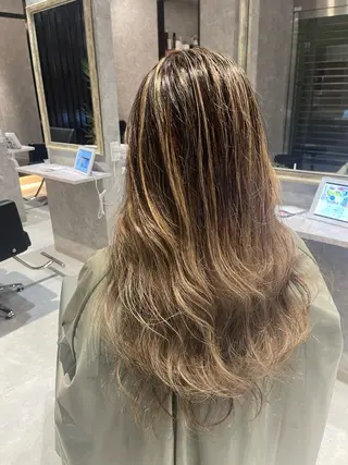 ロング ハイトーン ／ レイヤー/吉田陸斗のヘアスタイル