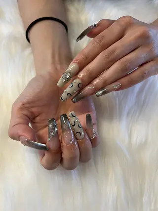 ネイル RÊVIA所属・RÊVIA (レヴィア)のネイルデザイン