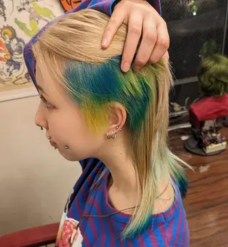 セミロング カラー fuwat所属・秋葉原でカラーする なら🐉ちぇーたんのヘアスタイル