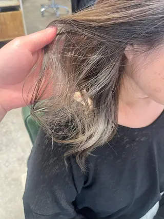 カラー 高石 未唯のヘアスタイル