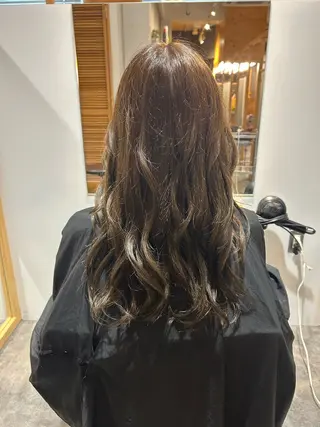 ロング 松岡 美紀のヘアスタイル