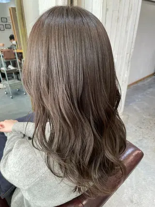 セミロング カラー 鈴木 咲輝のヘアスタイル