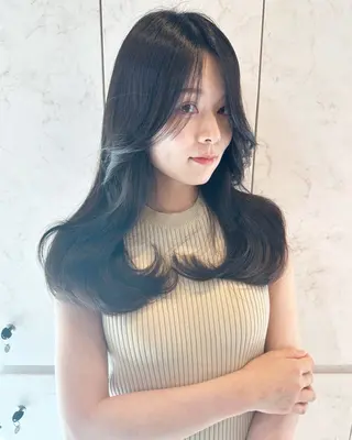 ロング カラー ヘアアレンジ Akane レイヤー/艶カラーのヘアスタイル