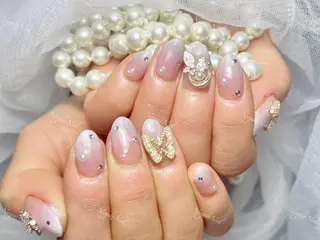 ネイル 🦋 Queenieのネイルデザイン