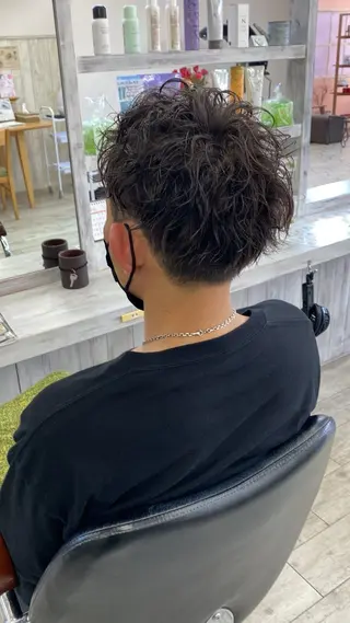 ショート パーマ メンズ Yoshiつね　御幸が原店所属・佐藤 萌世のヘアスタイル