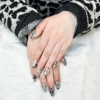 ネイル RAFFINE 月🦋🩵のネイルデザイン