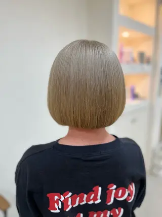 カラー Lamp 柏 山口 か乃 ブリーチカラーのヘアスタイル