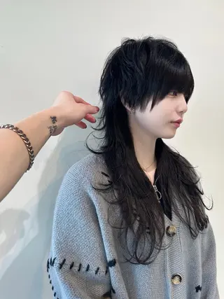 セミロング 大阪ウルフカット ハッシュカットのヘアスタイル