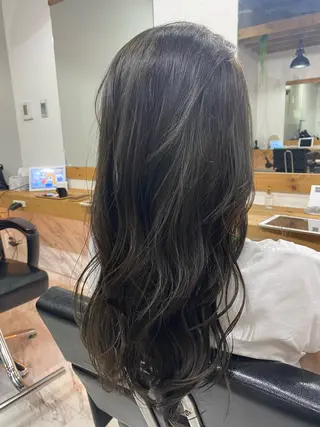ロング カラー パーマ ヘアアレンジ 厚地 伽寧のヘアスタイル