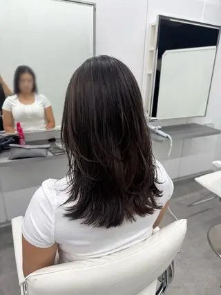ミディアム カラー 🕯コバ/レイヤー/ 美髪縮毛🕯のヘアスタイル