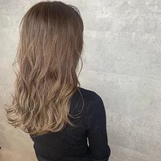 セミロング カラー _WHITE 天王寺のヘアスタイル