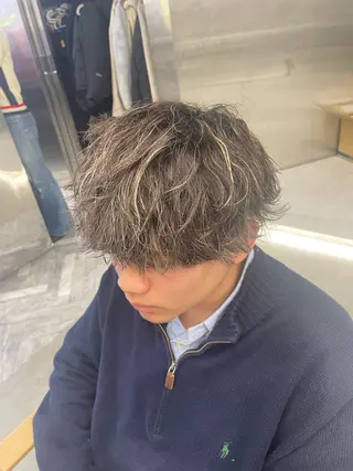 ショート カラー パーマ メンズ カラーモデル⚡️ REONのヘアスタイル