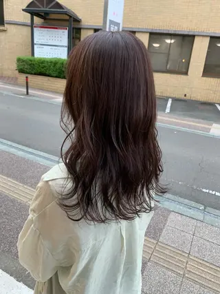 ロング hair make DAISY LOTUS所属・MAYU🪡 透明感カラー/耳ツボのヘアスタイル