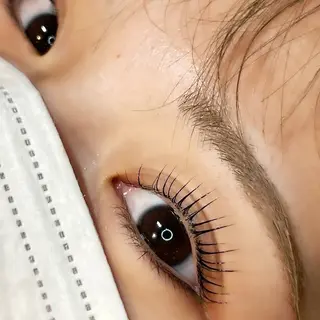 マツエク・マツパ LadA AIのヘアスタイル