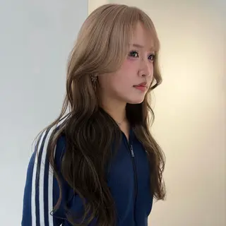 ロング カラー TATSUブリーチ/ ミルクティーベージュのヘアスタイル