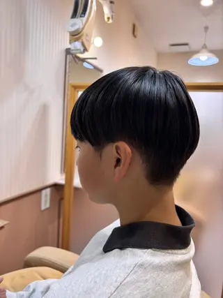 ショート シンセティックヘアデザイン所属・吉井 愛のヘアスタイル