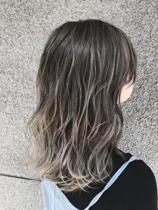 ミディアム カラー Eliss 堀江のヘアスタイル