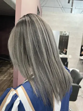 セミロング カラー Via officialのヘアスタイル