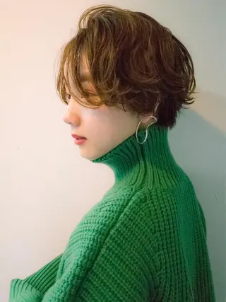 ショート pole/apartment所属・💓パーマ，💗 レイヤーカットのヘアスタイル