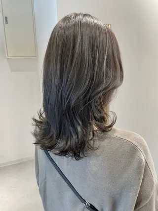 ミディアム カラー スズキ シオリのヘアスタイル