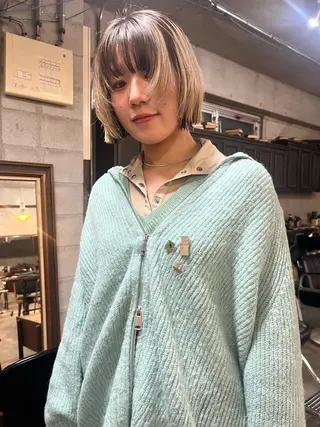 ミディアム カラー ハイトーン/顔まわり レイヤー/YUKAのヘアスタイル